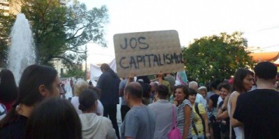 Jos-capitalismul-520x260
